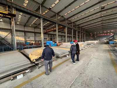 Company leader Manager Cao went to the equipment production 
